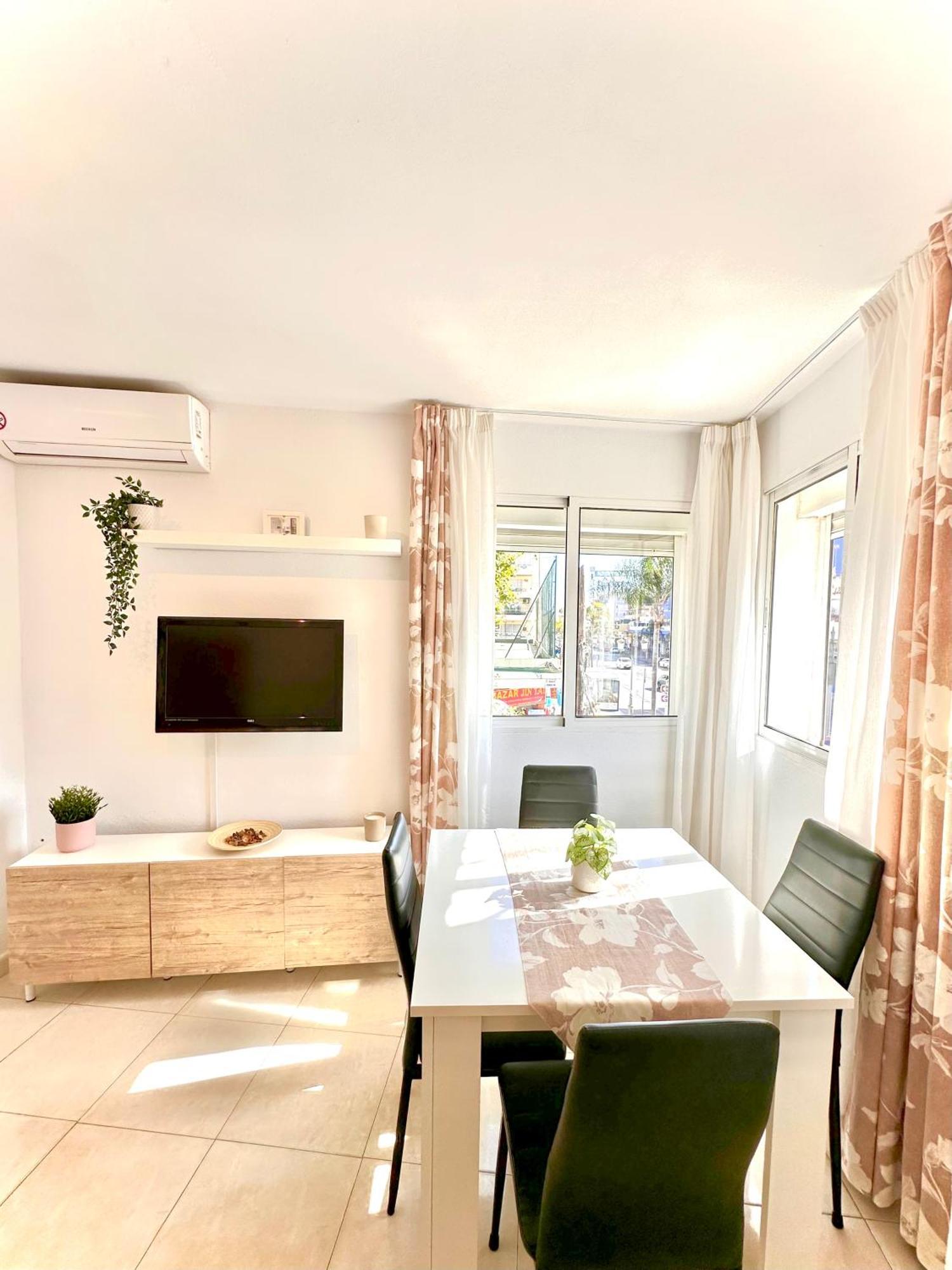 Apartamentos J&K Torremolinos Exterior foto